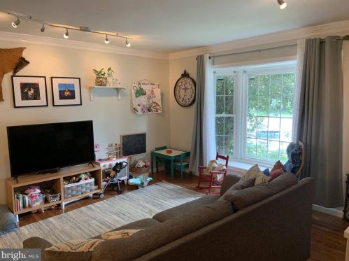 8056 Powderbrook Ln, Springfield VA  22153-2926 exterior