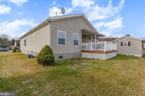 123 Oriole Dr, Carlisle PA  17013-8770 exterior