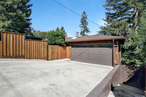 128 Tamal Vista Dr, San Rafael, CA 94901-1646