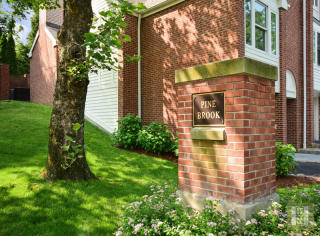 4 Pine Brook Ln, Tokeneke, CT 06820-4710