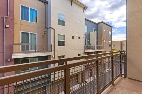 53 Waldorf, Irvine CA  92612-1066 exterior