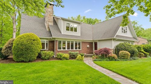 188 Christol St, Metuchen, NJ 08840-1526