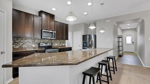 330 New Bridge Dr, Uhland TX  78640-5587 exterior