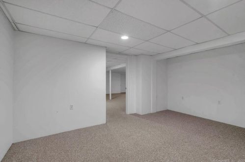 2 Wheatfield Dr, Wallingford CT  06492-5453 exterior