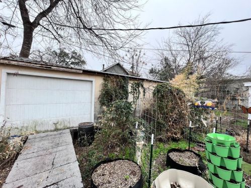 1102 Castile Rd, Austin TX  78733-2518 exterior