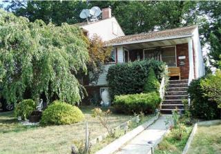 22 Cody St, Perth Amboy, NJ 08863-1008