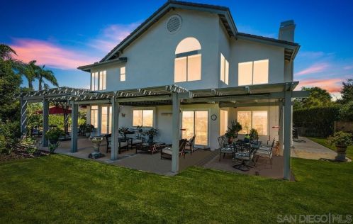 1597 Parkview Dr, Vista CA  92081-8750 exterior