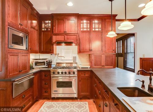 218 40th St, Minneapolis MN  55409-1530 exterior