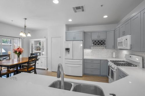 812 Daybreak Pl, Vista CA  92084-3347 exterior