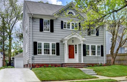 19 Ray St, Providence, RI 02906-4814