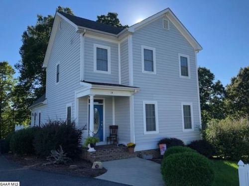 14 Topside Cir, Staunton, VA 24401-8360