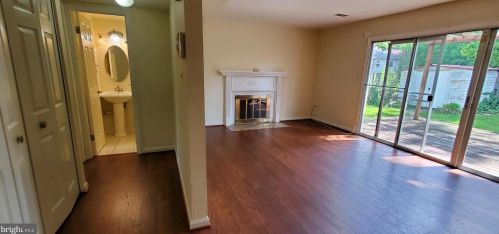 12525 Plymouth Ct, Woodbridge VA  22192-2347 exterior