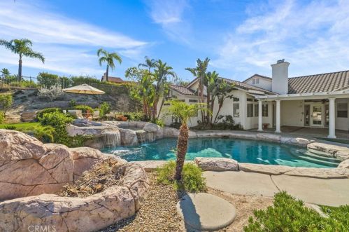 6528 Blackwood St, Riverside CA  92506-6240 exterior