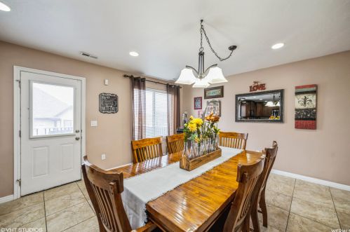 7617 4770, Taylorsville UT 84084-5508 exterior