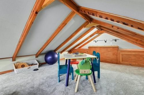 7036 Auckland Dr, Austin TX  78749-4139 exterior