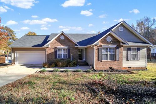 1305 Creekview Dr, Gastonia, NC 28052-9158