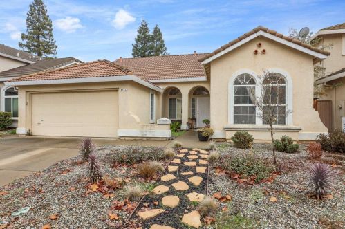 8751 White Peacock Way, Elk Grove, CA 95624-3708