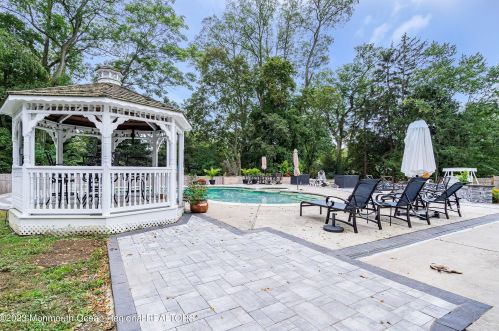 165 New Monmouth Rd, Middletown NJ  07748-2232 exterior