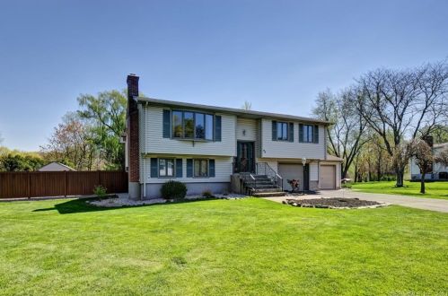 77 Carriage Dr, Kensington, CT 06037-2701