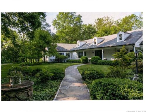 40 Peter Rd, Woodbury, CT 06798-1907
