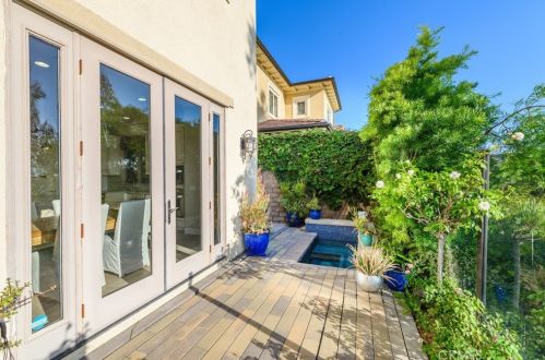 126 Long Fence, Irvine CA  92602-1807 exterior