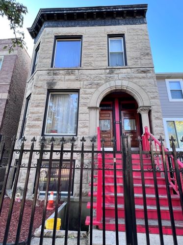 3219 Crystal St, Chicago, IL 60651-2402