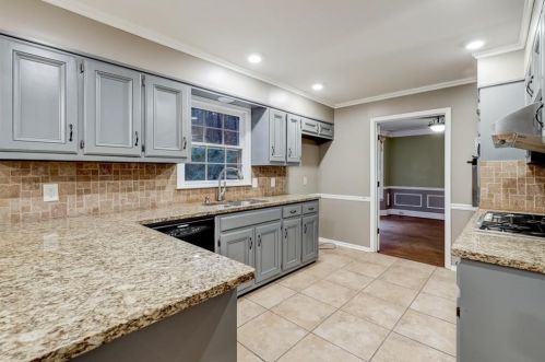 4209 Inns Brook Dr, Lithonia, GA 30039-5679