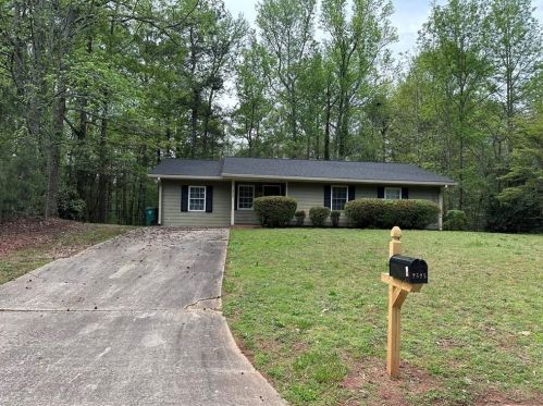 2525 Lewfield Cir, Atlanta GA  30316-3954 exterior