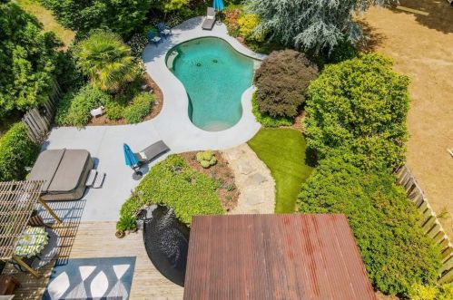 676 Hillpine Dr, Atlanta GA  30306-3277 exterior