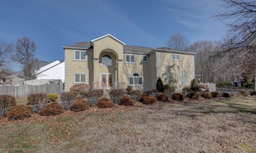 2 Eagle Ct, Old Bridge, NJ 08857-2791