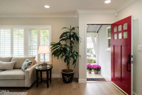 3975 Abella St, Glendale, CA 91214-2320