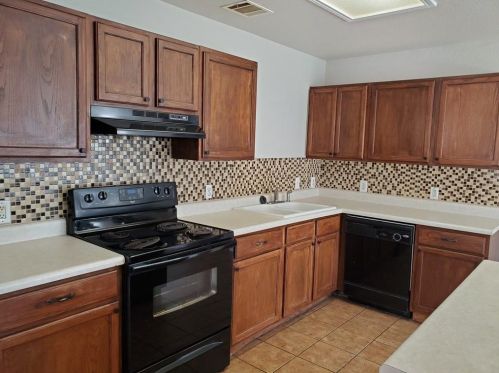 470 Whispering Holw Dr, Uhland TX 78640-4662 exterior