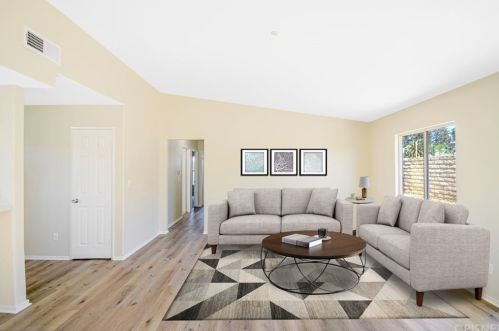 2353 Nash Ln, Oxnard, CA 93033-2802