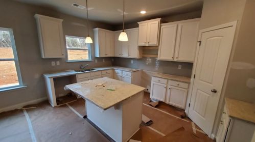 49 Village Cir, Rydal, GA 30171-1698