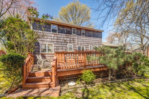 9 Melody Ln, Middletown, NJ 07748-1122
