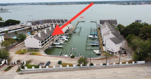 3663 Nasa Pkwy, Taylor Lake Village, TX 77586-6321