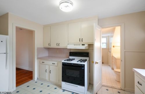 26 Van Ness Ter, Maplewood NJ 07040-3324 exterior