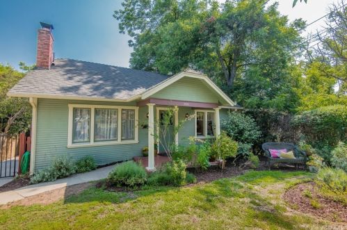 616 Sacramento St, Altadena, CA 91001-3026