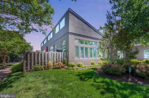 619 Jackson St, Fredericksburg, VA 22401-5718