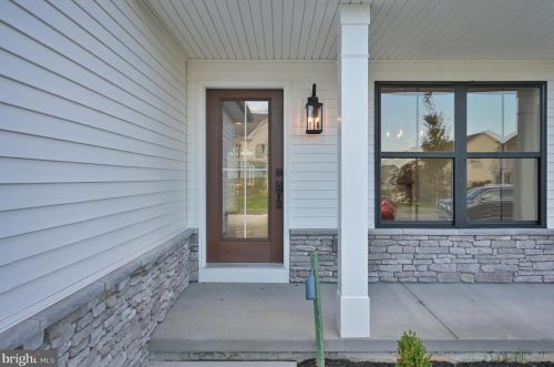 132 Koch Ln, Harrisburg, PA 17112-3393