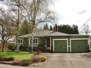 258 9th Ave, Beaverton, OR 97124-3201