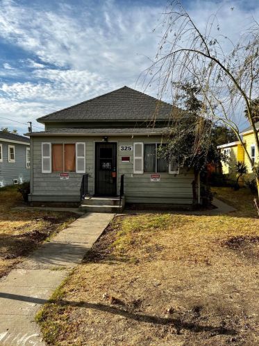 325 K St, Los Banos, CA 93635-4135