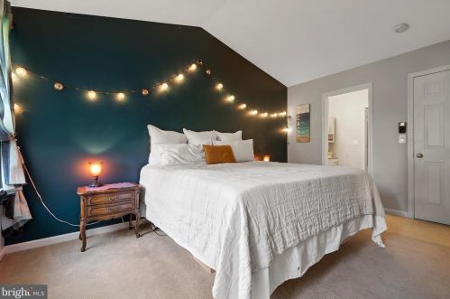 30 Mill Pond Dr, Lancaster PA  17603-7411 exterior