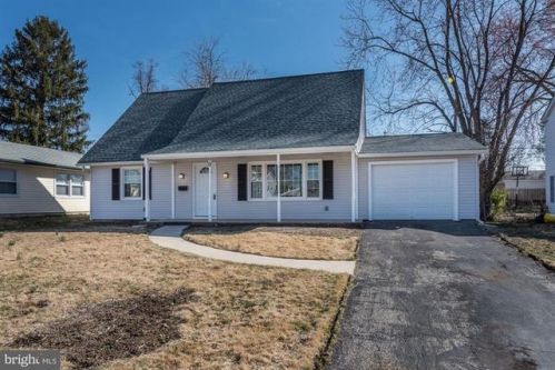 98 Hazelwood Cir, Willingboro, NJ 08046-1245
