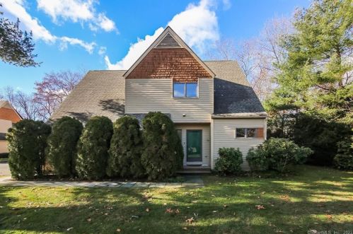 1 Cottonwood Ct, Granby, CT 06035-2416