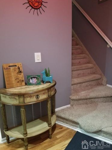 71 Kensington Dr, Piscataway, NJ 08854-2173