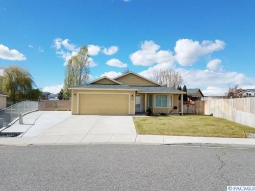 9703 Shetland Dr, Pasco, WA 99301-3791