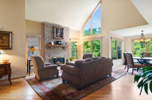 728 Walden Dr, Palatine, IL 60067-8644