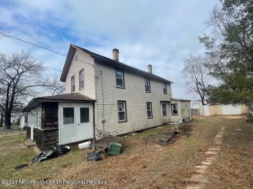 35 Pine St, Lakehurst, NJ 08733-3014