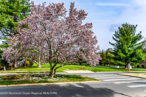 20 Lexington Ct, Tinton Falls NJ 07701-5467 exterior